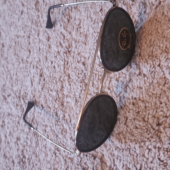 Ray Ban Round Sunglasses - Picture 2 of 3